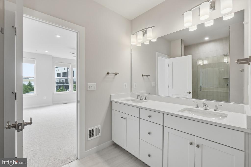 44481 WOLFHOUND SQUARE