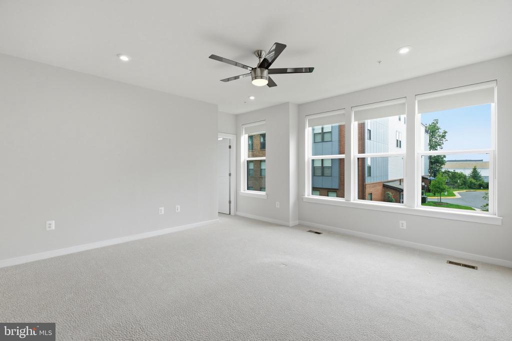 44481 WOLFHOUND SQUARE