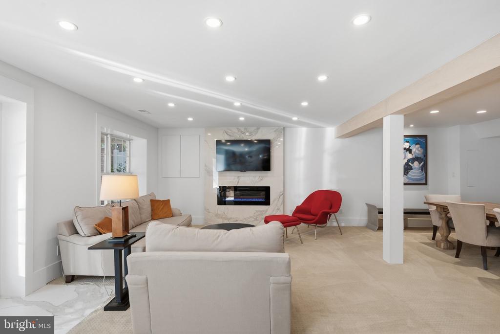 18441 LANIER ISLAND SQUARE
