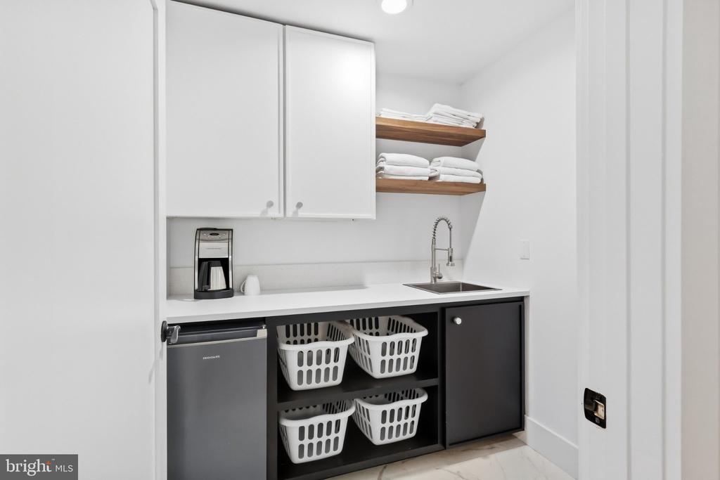 18441 LANIER ISLAND SQUARE