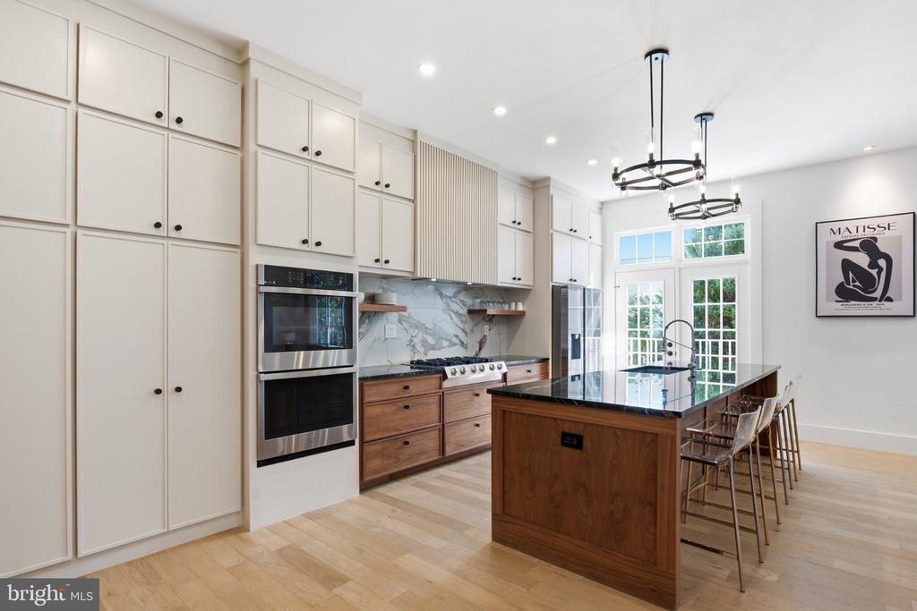 18441 LANIER ISLAND SQUARE