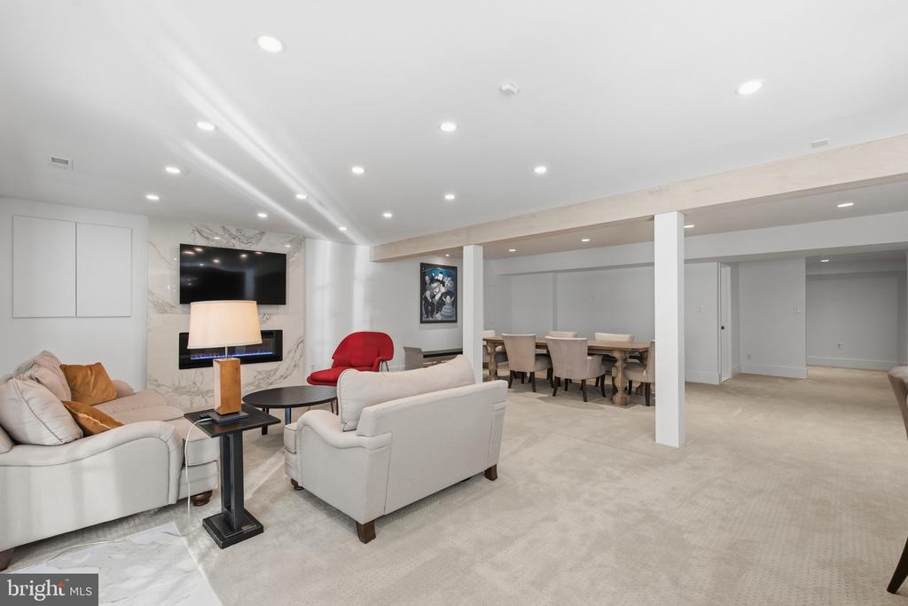 18441 LANIER ISLAND SQUARE