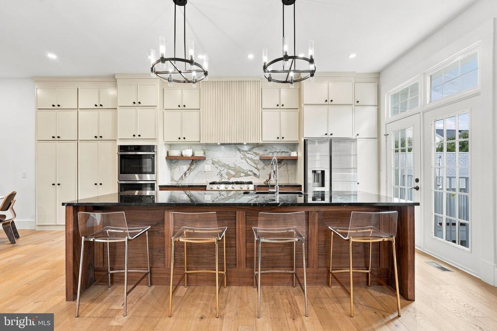 18441 LANIER ISLAND SQUARE