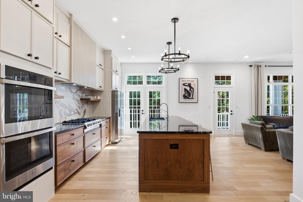 18441 LANIER ISLAND SQUARE