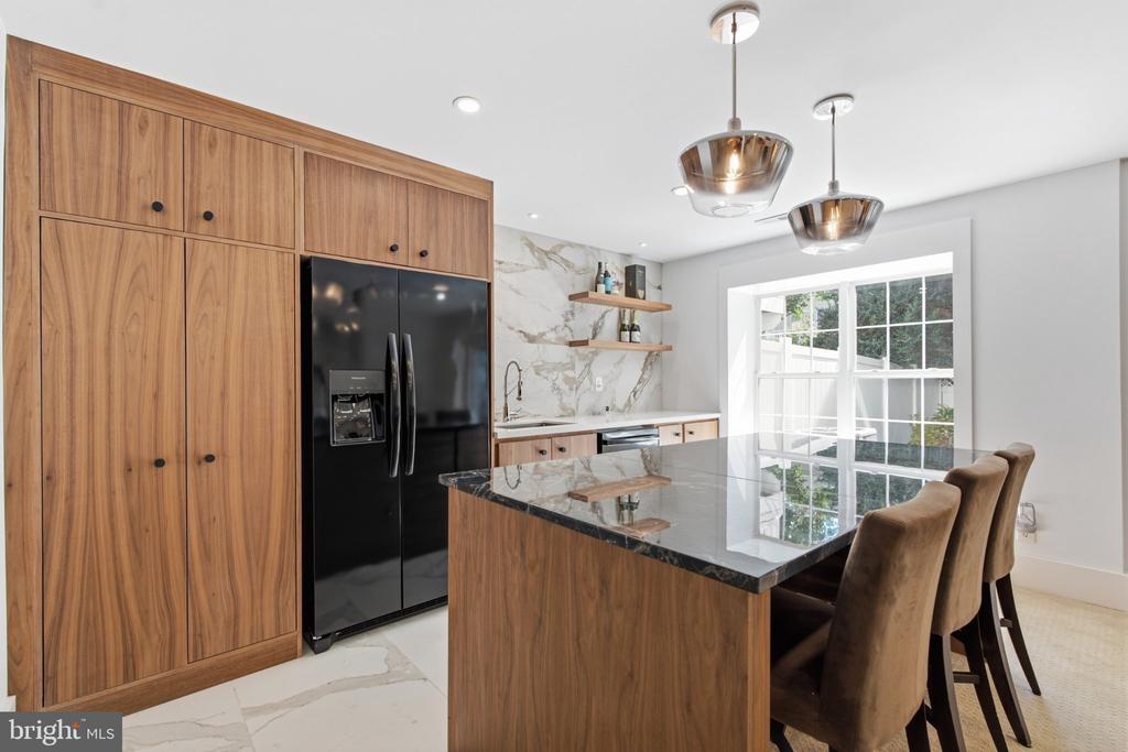 18441 LANIER ISLAND SQUARE