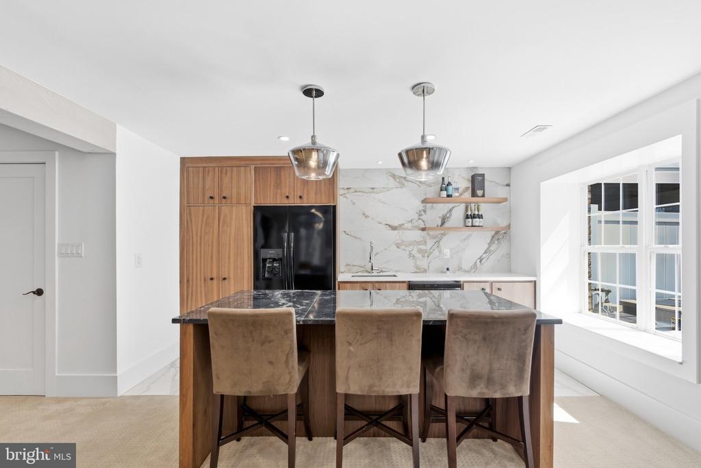 18441 LANIER ISLAND SQUARE