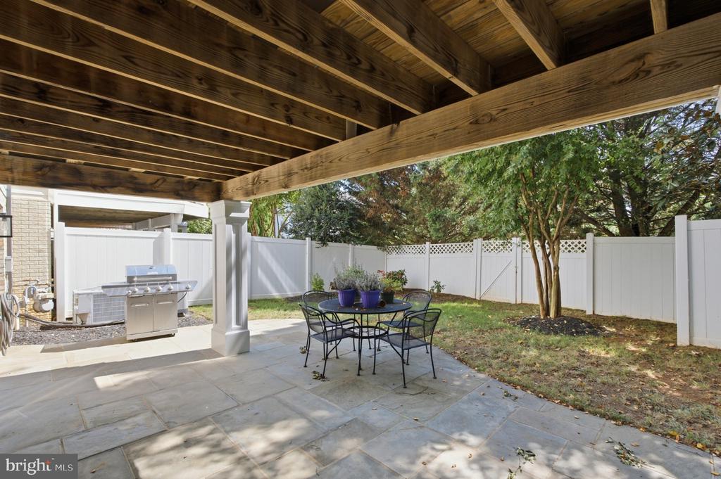 18441 LANIER ISLAND SQUARE
