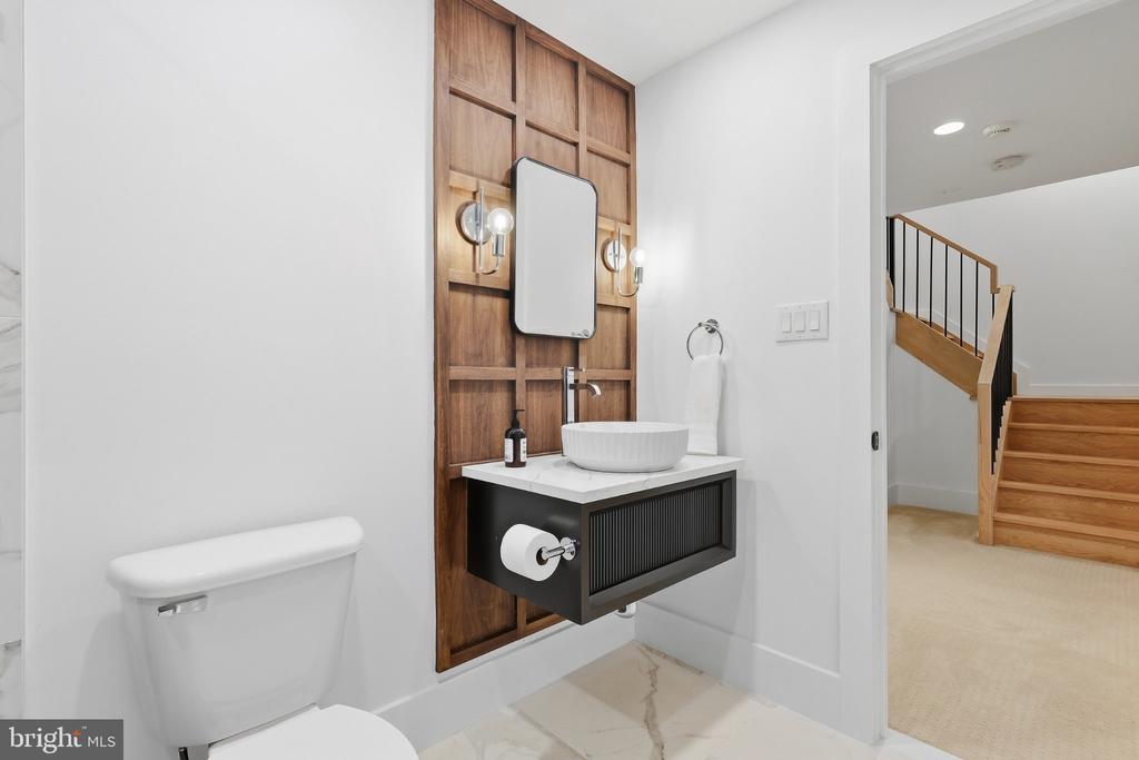 18441 LANIER ISLAND SQUARE