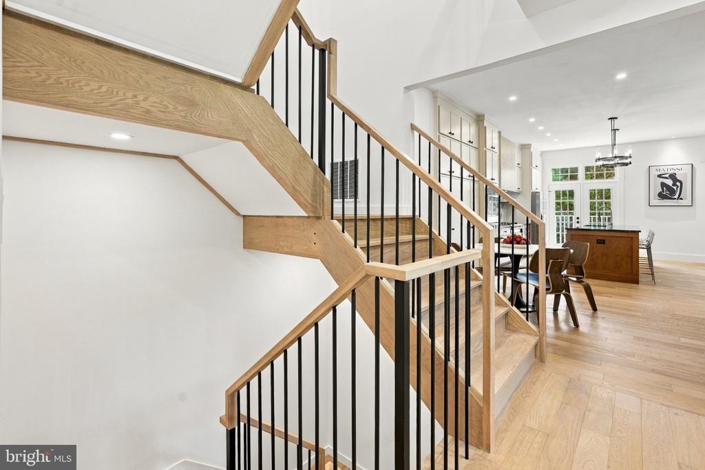 18441 LANIER ISLAND SQUARE