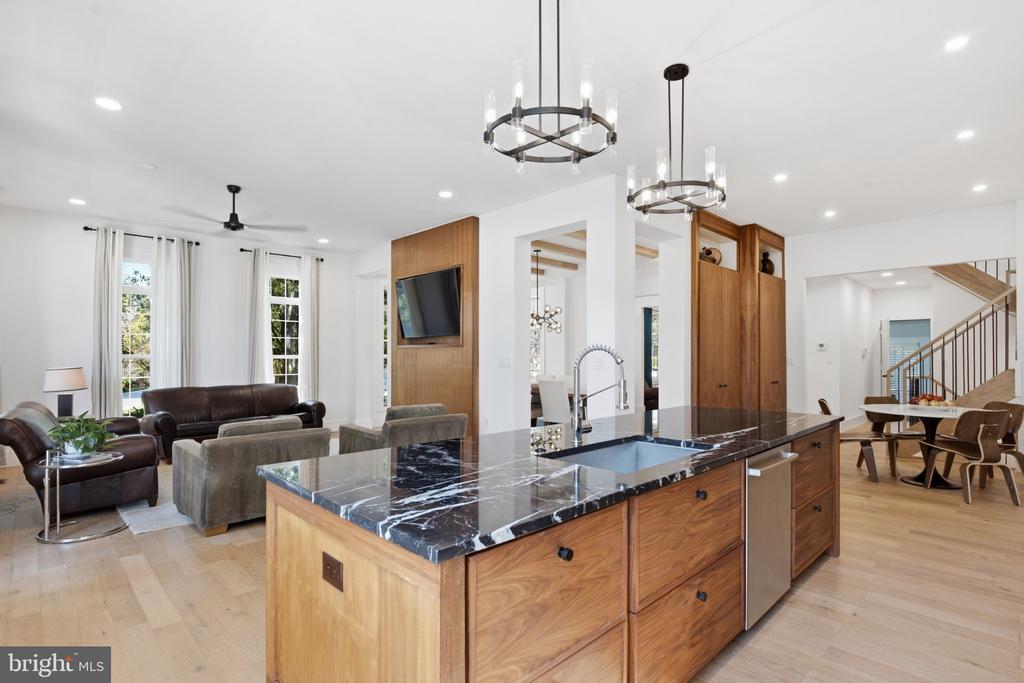 18441 LANIER ISLAND SQUARE