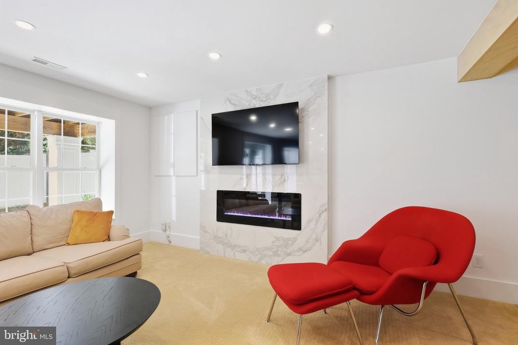 18441 LANIER ISLAND SQUARE