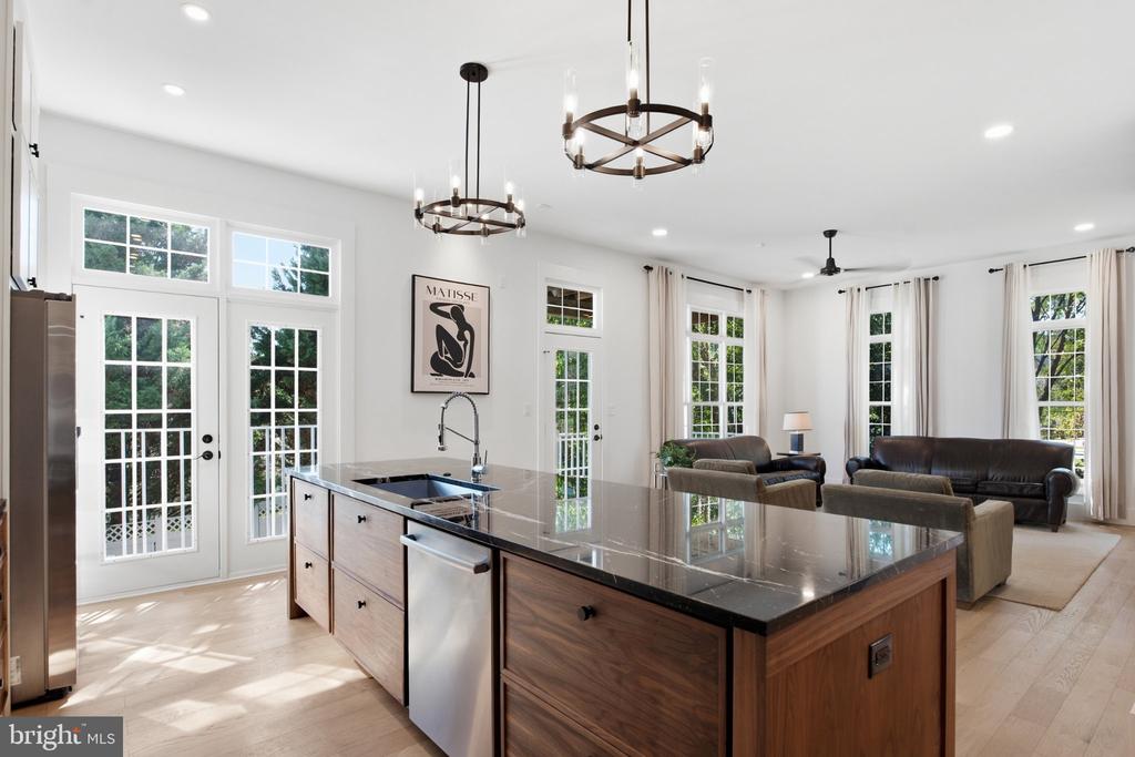 18441 LANIER ISLAND SQUARE