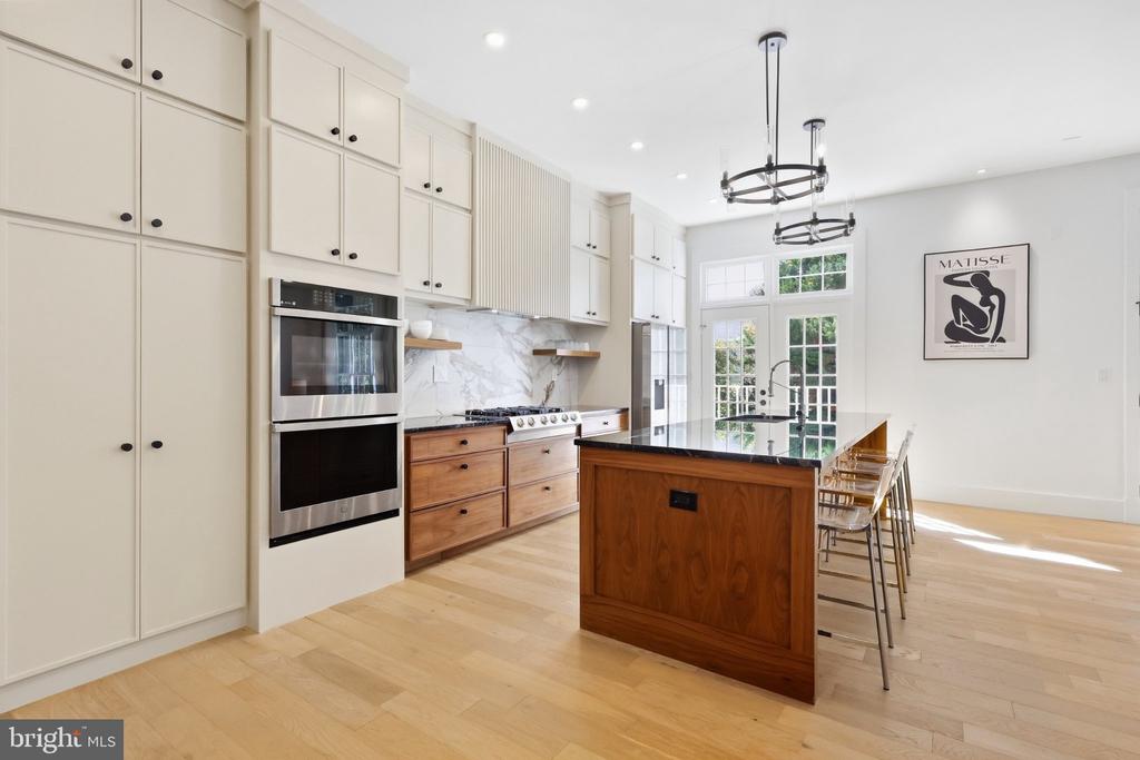 18441 LANIER ISLAND SQUARE