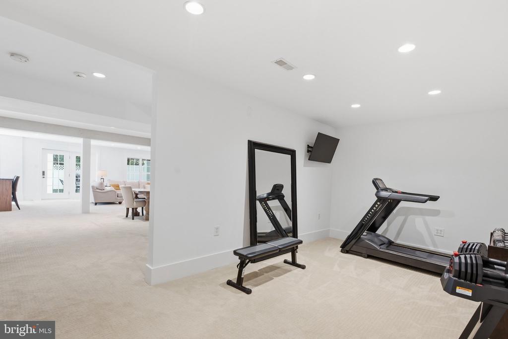 18441 LANIER ISLAND SQUARE