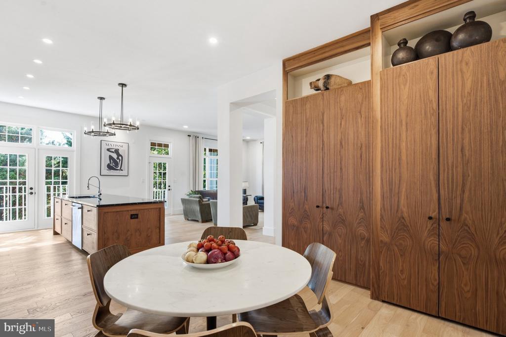 18441 LANIER ISLAND SQUARE