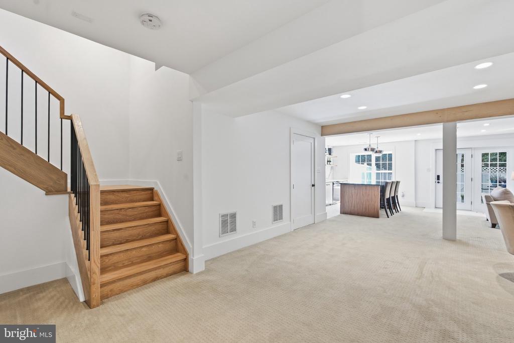 18441 LANIER ISLAND SQUARE