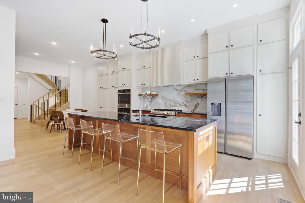 18441 LANIER ISLAND SQUARE