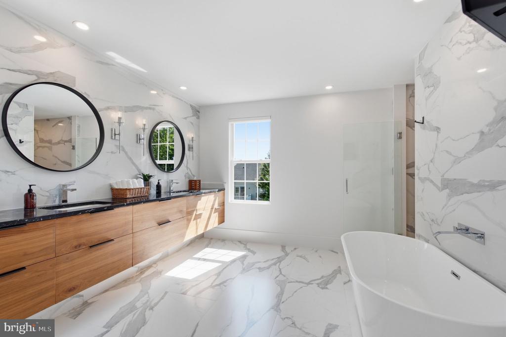 18441 LANIER ISLAND SQUARE