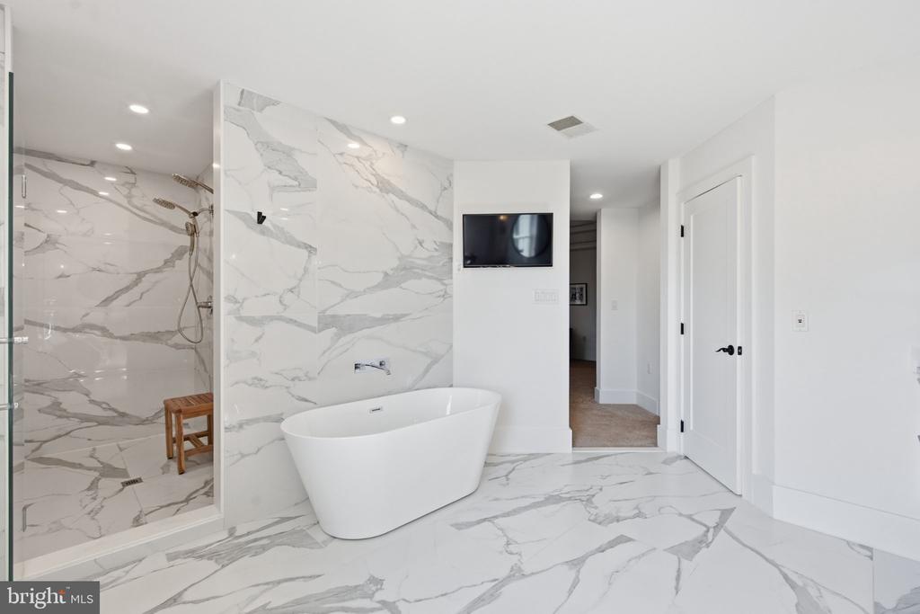 18441 LANIER ISLAND SQUARE