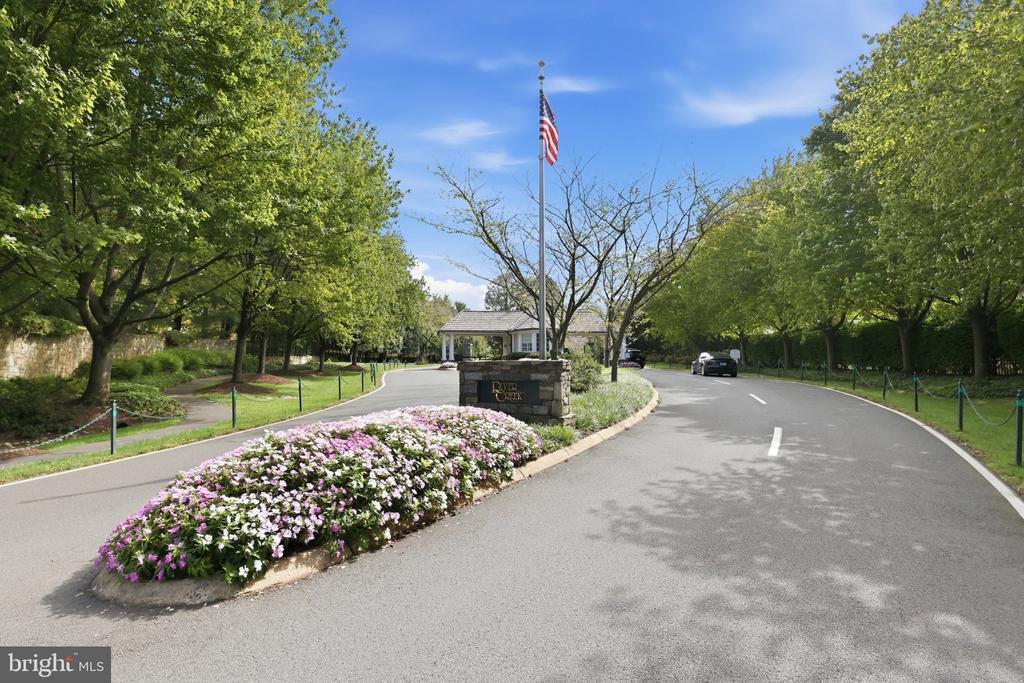 18441 LANIER ISLAND SQUARE