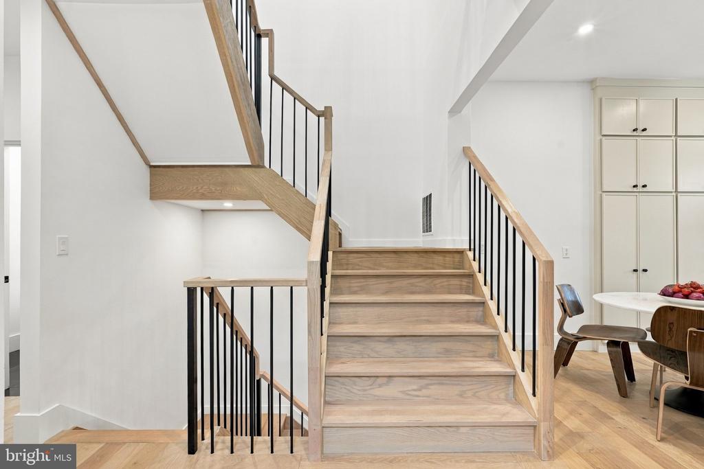 18441 LANIER ISLAND SQUARE
