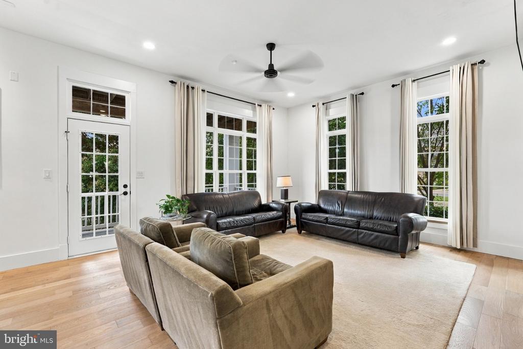 18441 LANIER ISLAND SQUARE