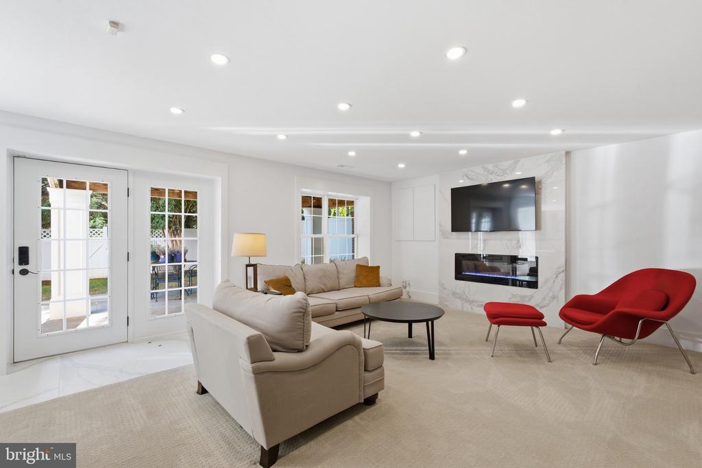 18441 LANIER ISLAND SQUARE
