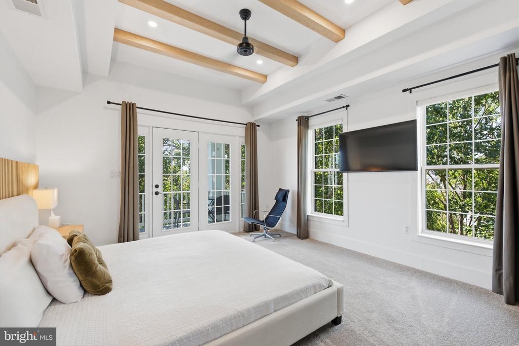 18441 LANIER ISLAND SQUARE