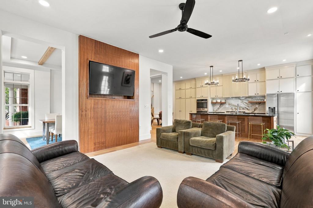 18441 LANIER ISLAND SQUARE