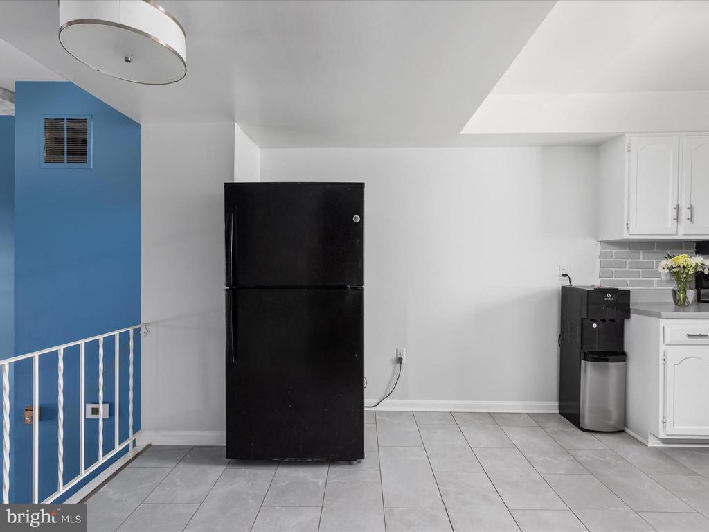 8446 WILLOW GLEN COURT