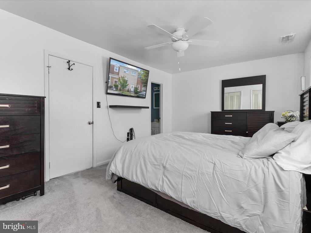 8446 WILLOW GLEN COURT