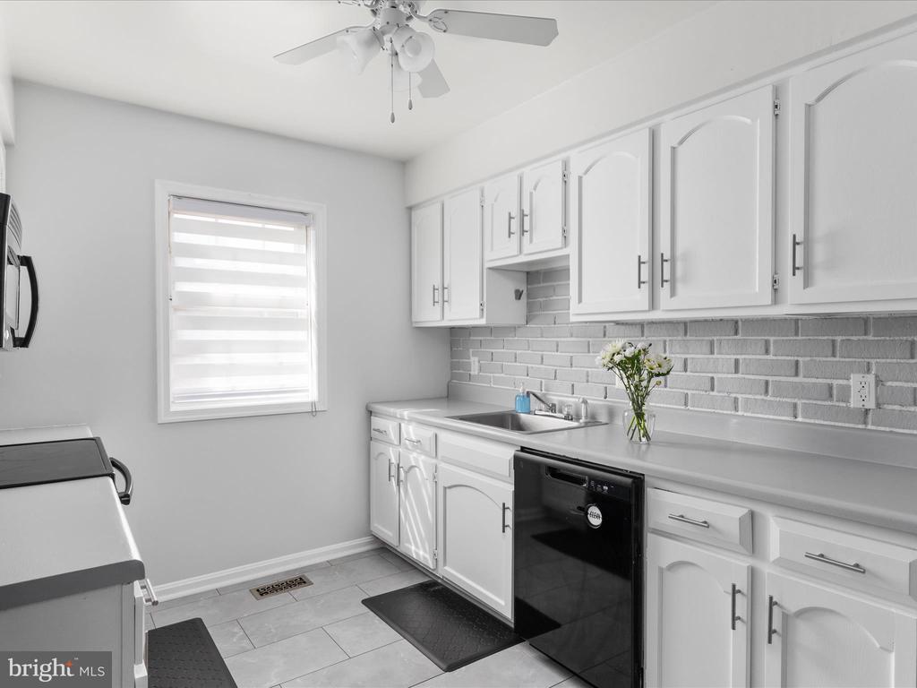 8446 WILLOW GLEN COURT