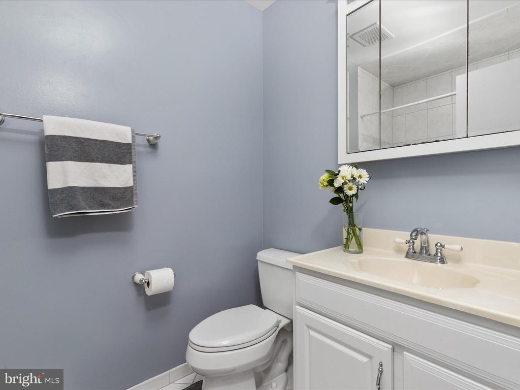 8446 WILLOW GLEN COURT
