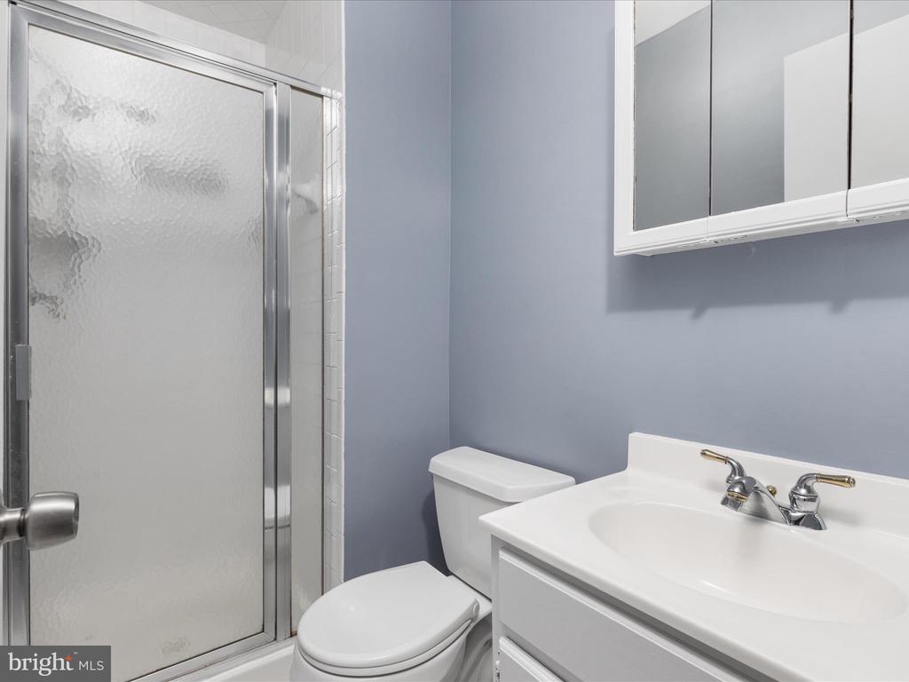 8446 WILLOW GLEN COURT
