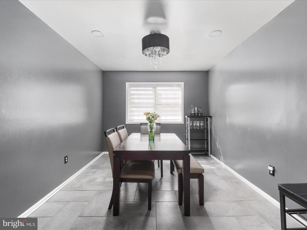 8446 WILLOW GLEN COURT