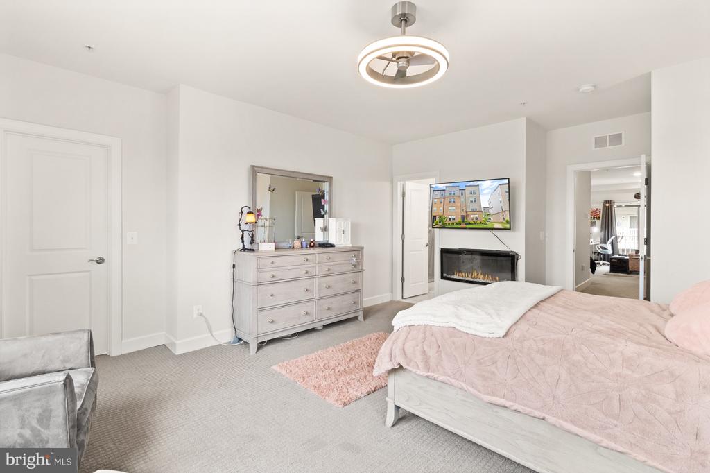 10424 RATCLIFFE TRAIL