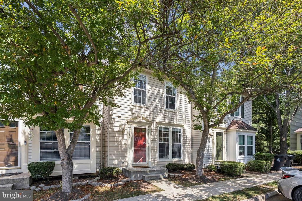 9440 TEABERRY COURT