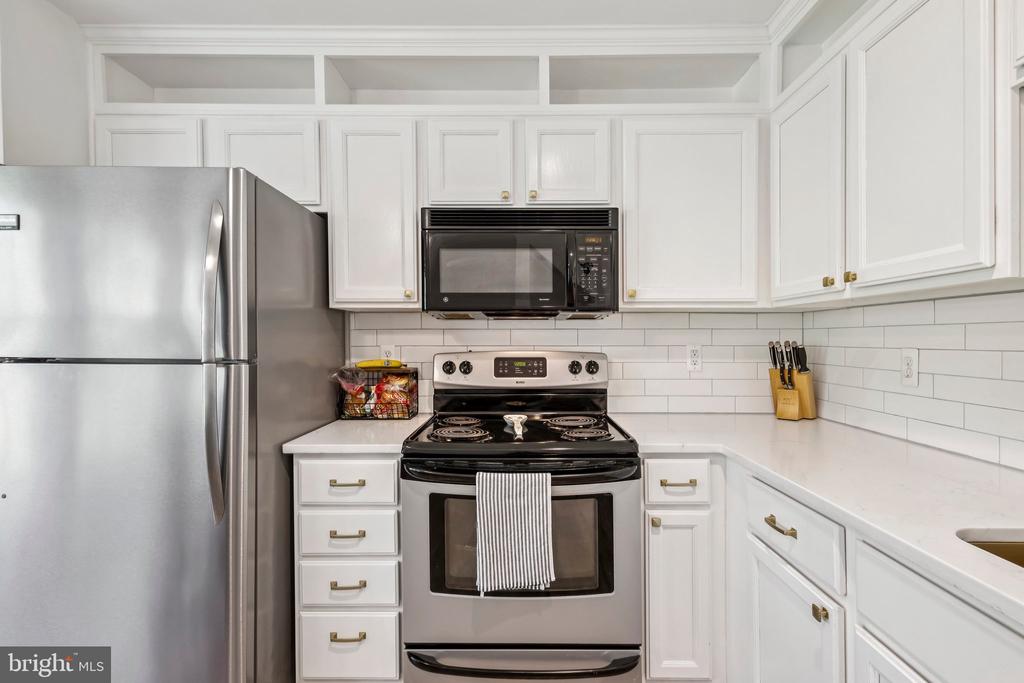9440 TEABERRY COURT
