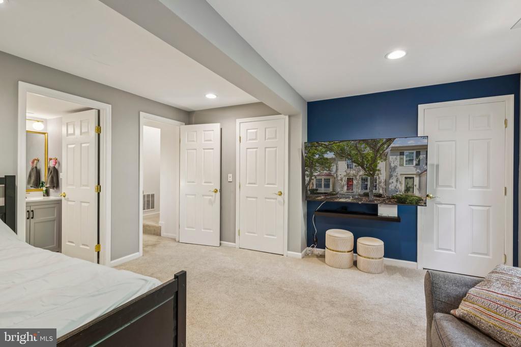9440 TEABERRY COURT