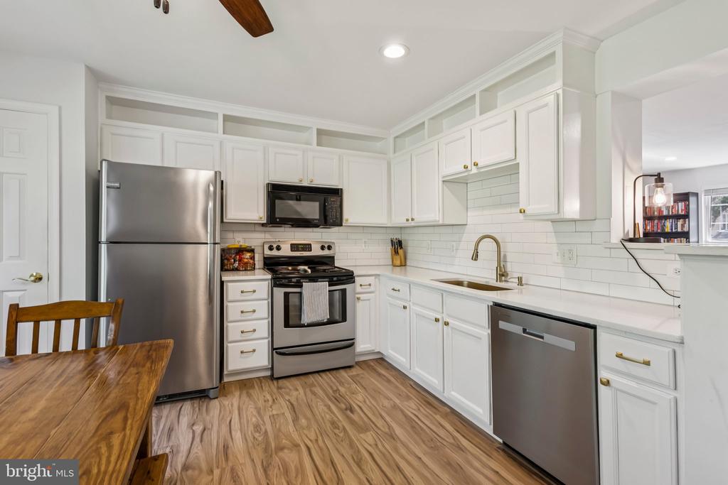 9440 TEABERRY COURT