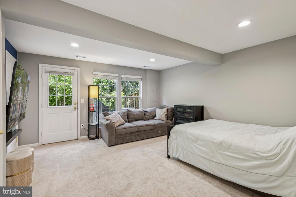 9440 TEABERRY COURT