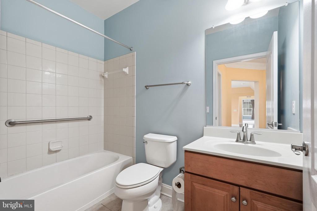 9202 CHARLESTON DRIVE Unit: 402