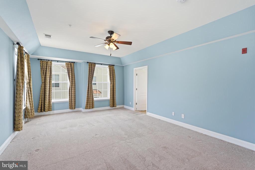 9202 CHARLESTON DRIVE Unit: 402