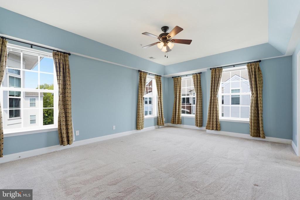 9202 CHARLESTON DRIVE Unit: 402