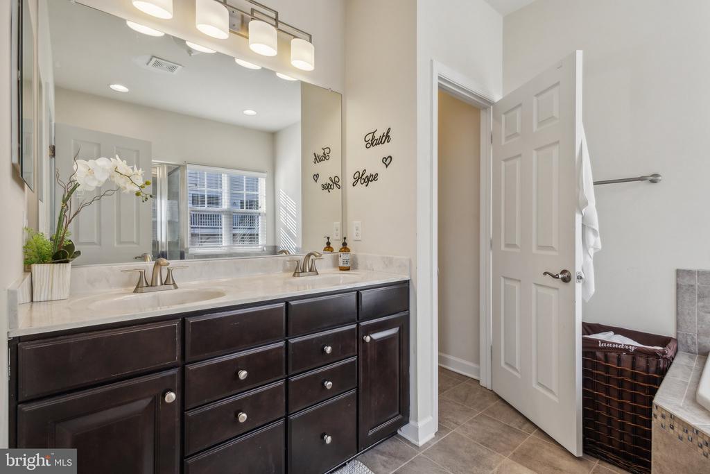9059 ISABEL LANE