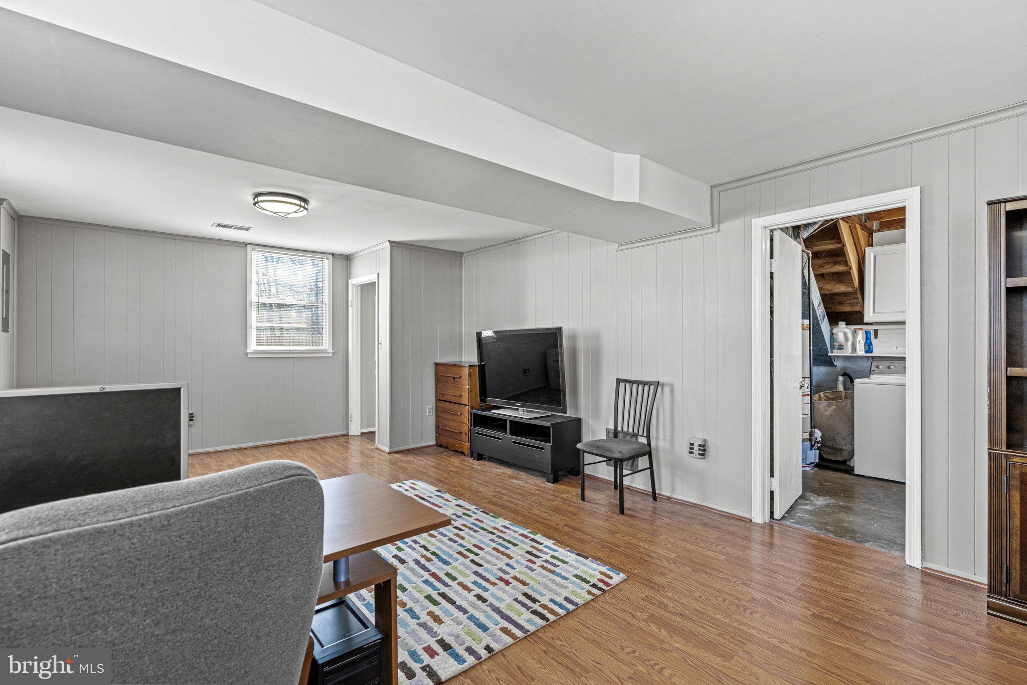 10101 ROSLYN COURT
