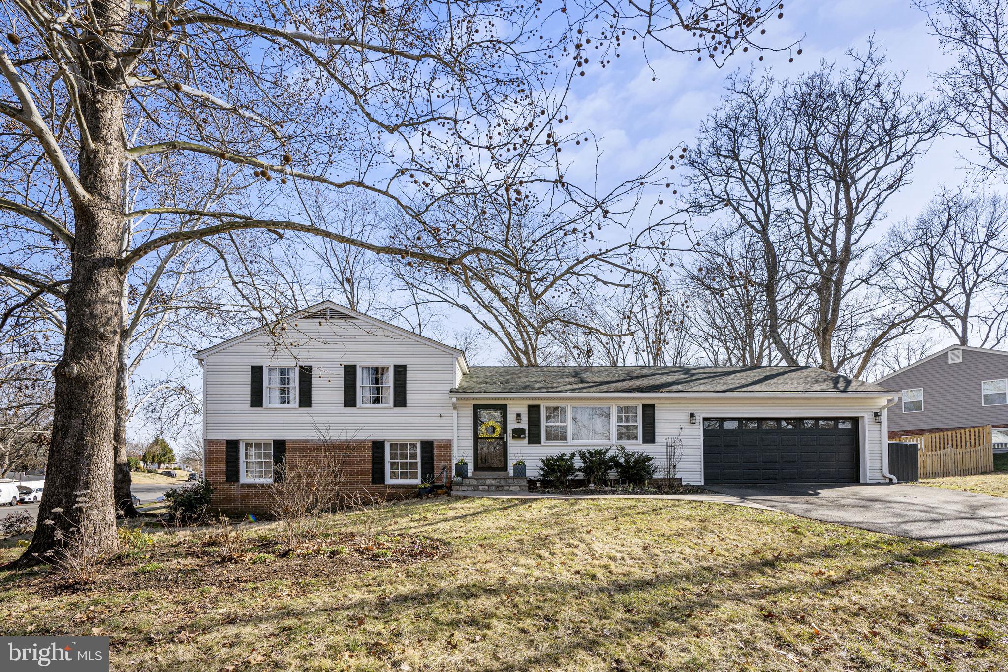 10101 ROSLYN COURT