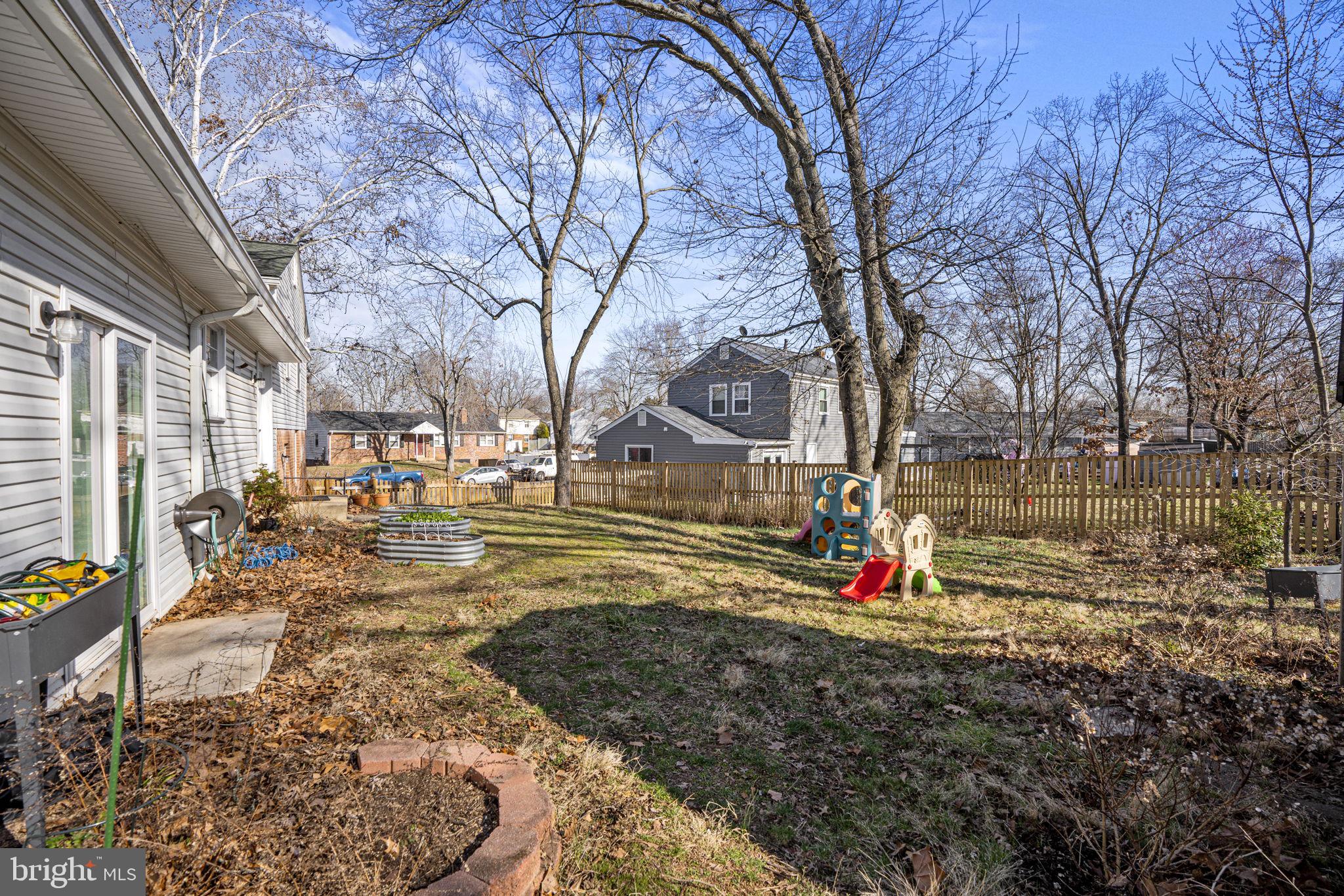 10101 ROSLYN COURT