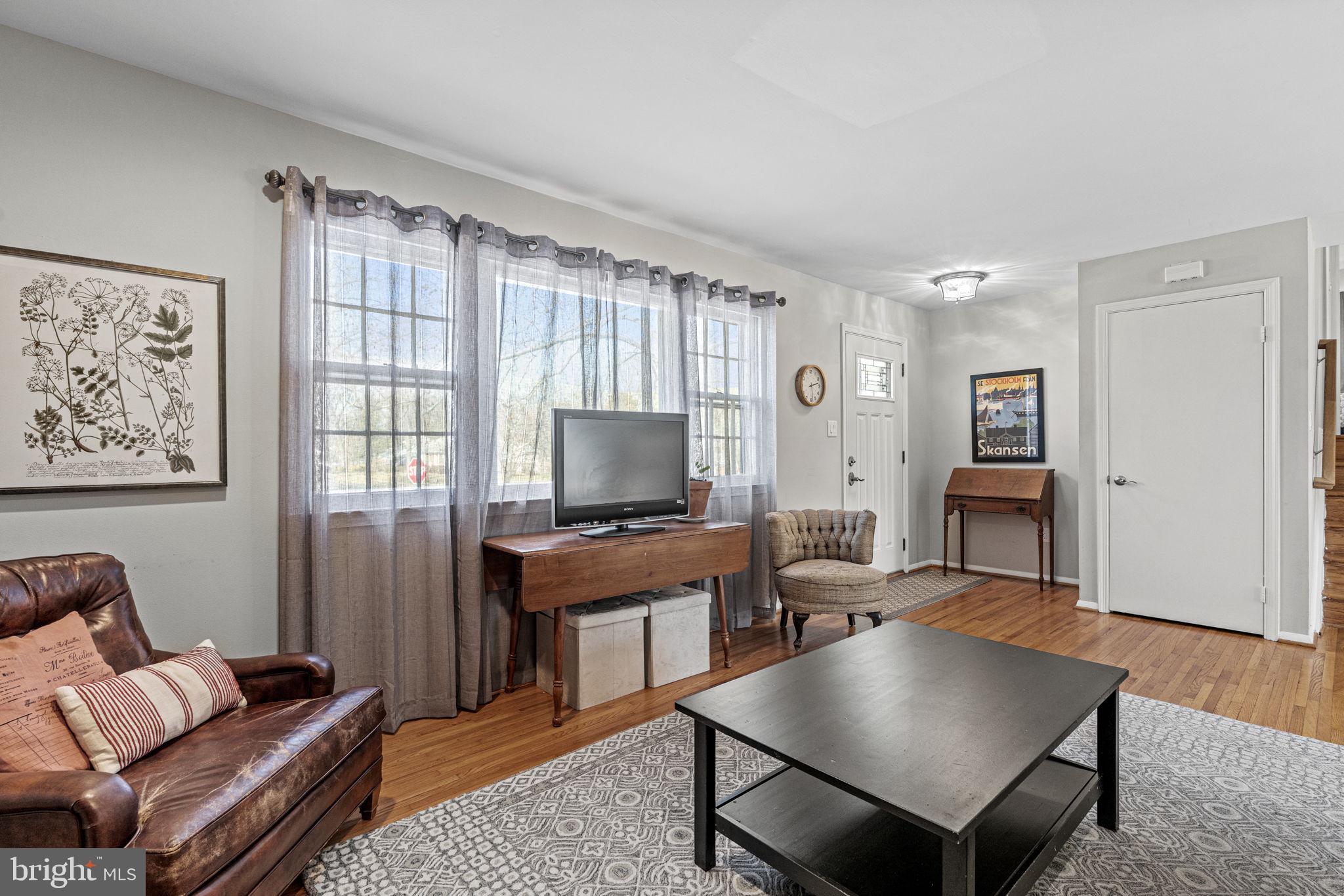10101 ROSLYN COURT