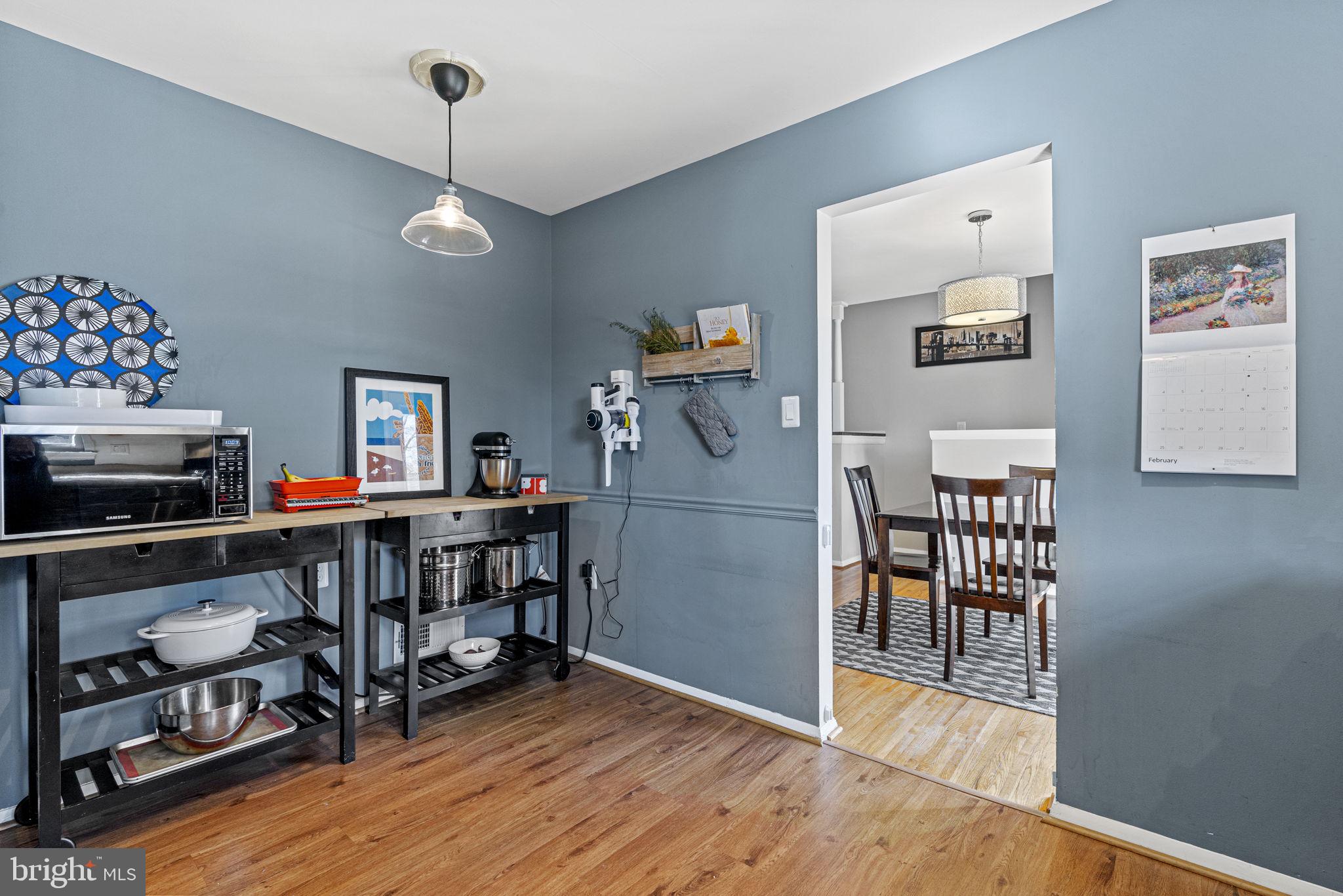 10101 ROSLYN COURT